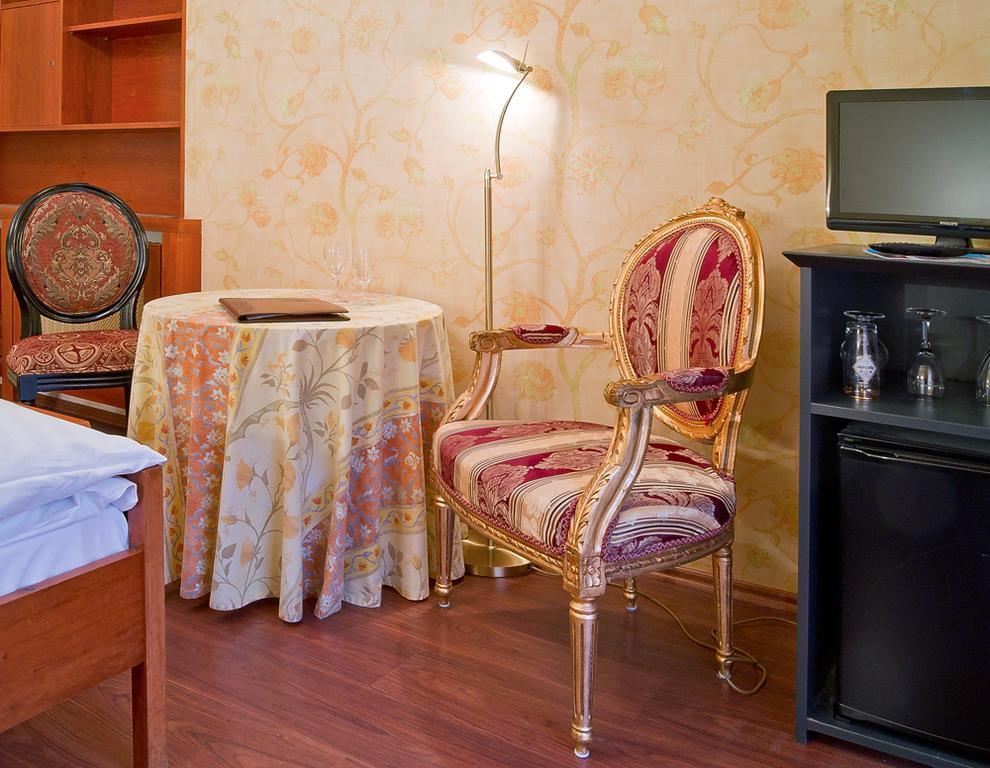 Zum Kranz Garni Hotel Bad Rippoldsau Room photo